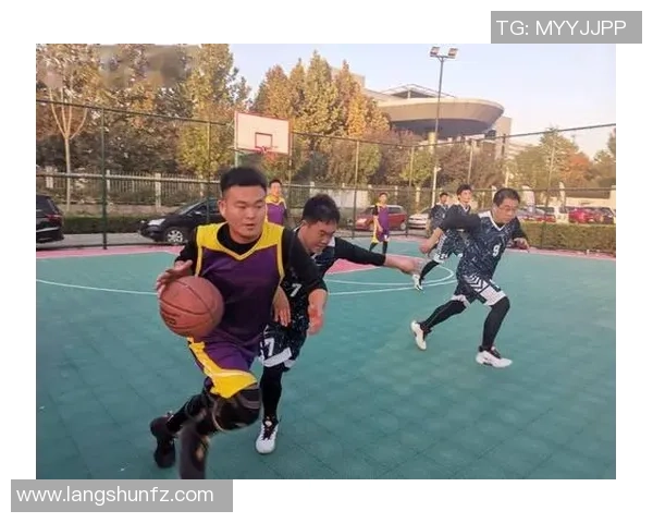 广州篮球队的拼搏之路与邀请赛的荣耀时刻回顾